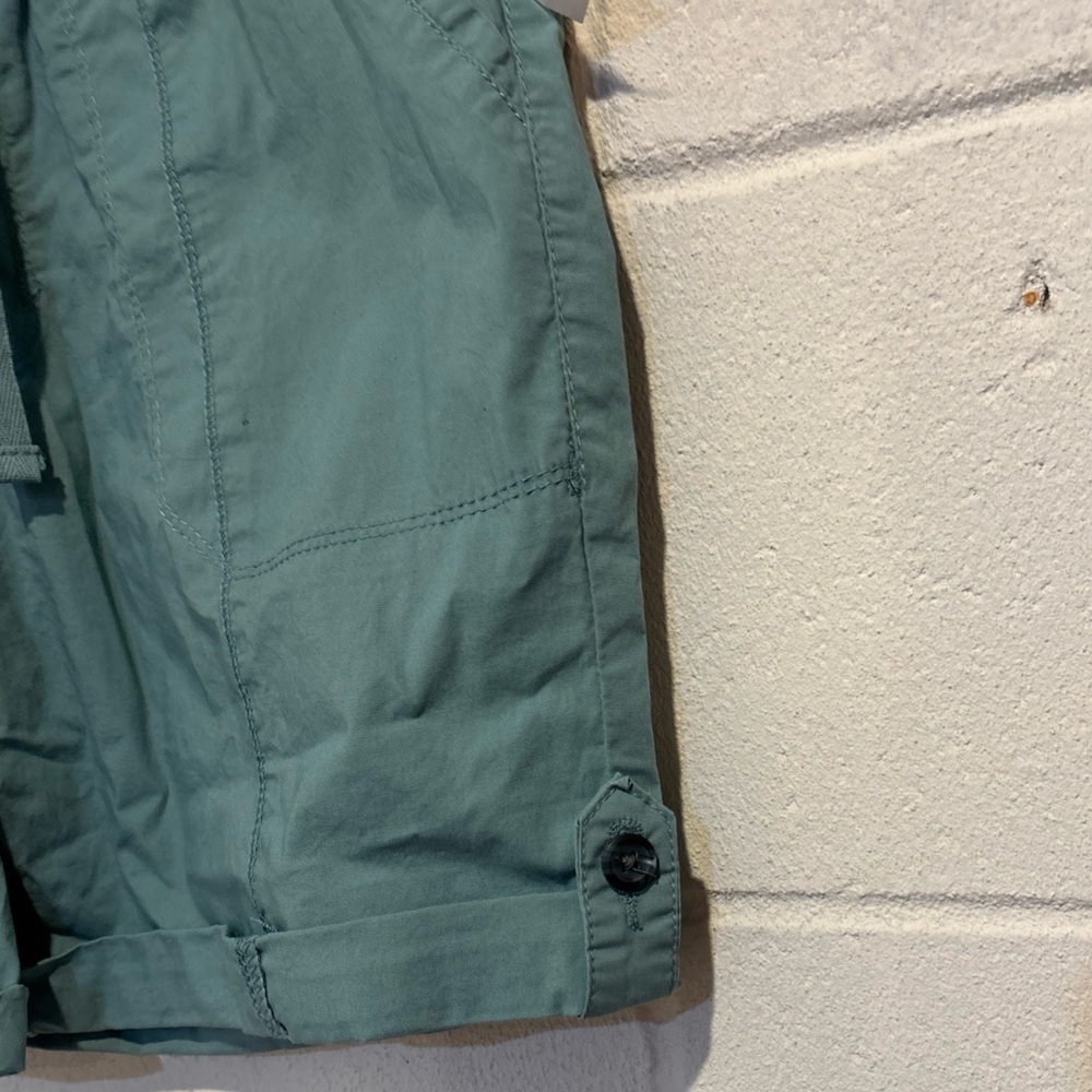 Curve Appeal Women’s cargo shorts green high waist cuff hem size 6 - Picture 3 of 6
